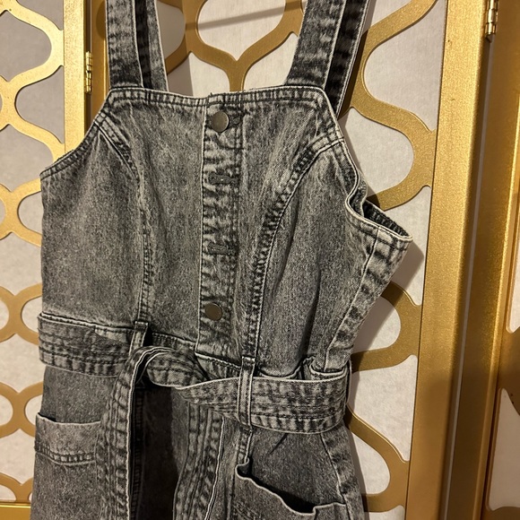 Universal Threads women’s size 4 overall/romper - Picture 2 of 4